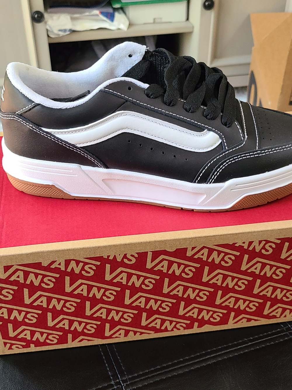 Vans Hylane Unisex Retro Low-Top Skate Sneakers Women 9.5 Men 8